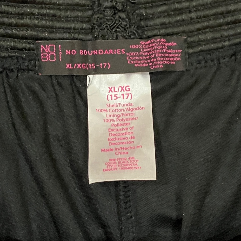 No Boundaries Black Lace Women Shorts - Picture 6 of 6